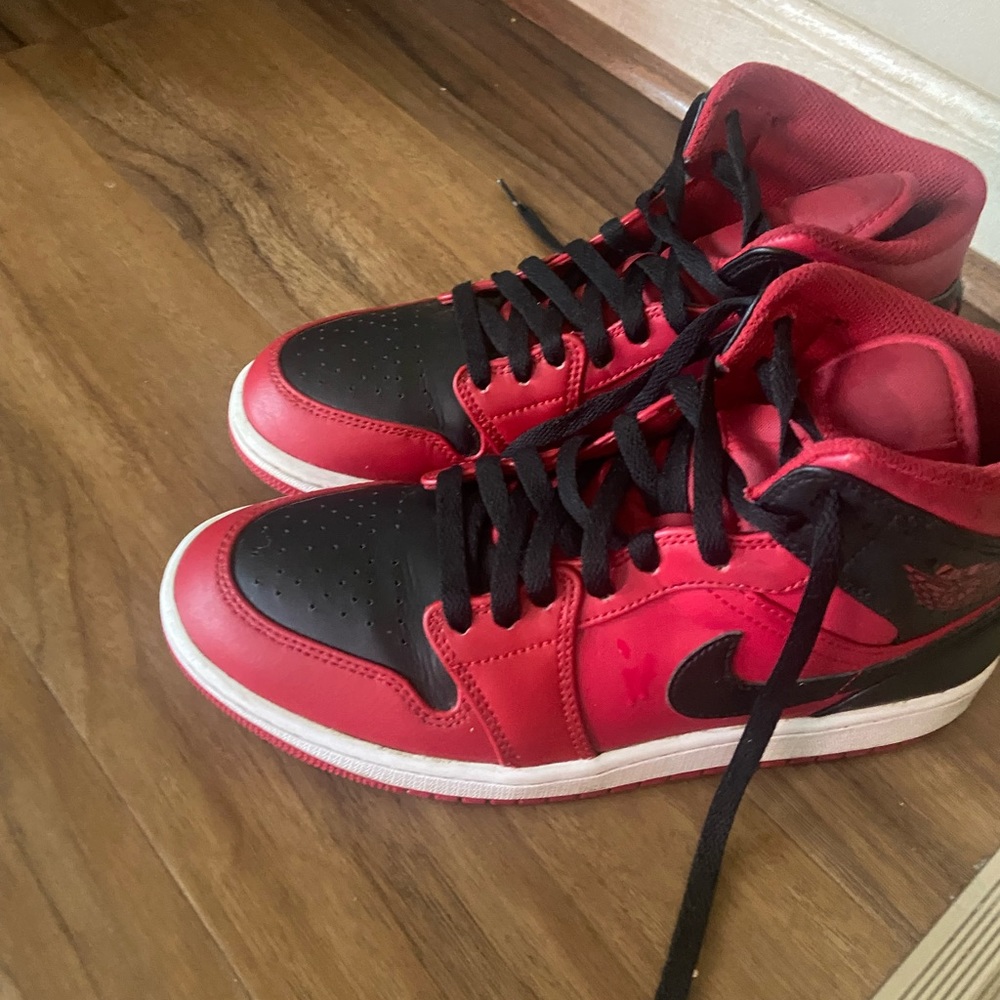 Jorden 1 red and black